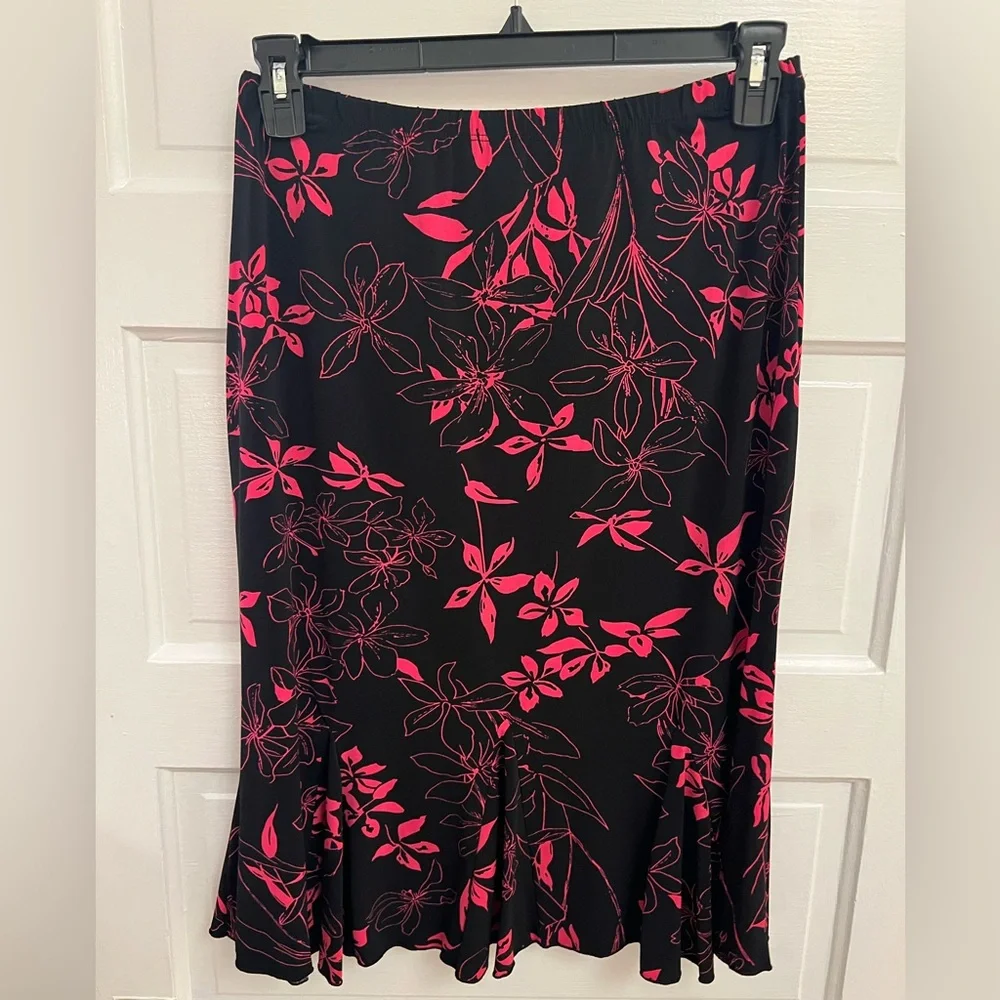Suzie In The City matching skirt and top - Picture 5 of 7